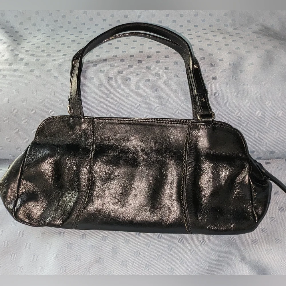 Arezzo black leather shoulder bag.